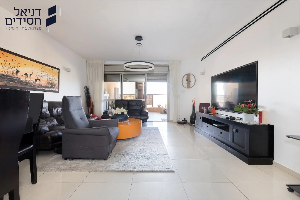 עוזי נרקיס 3 חולון